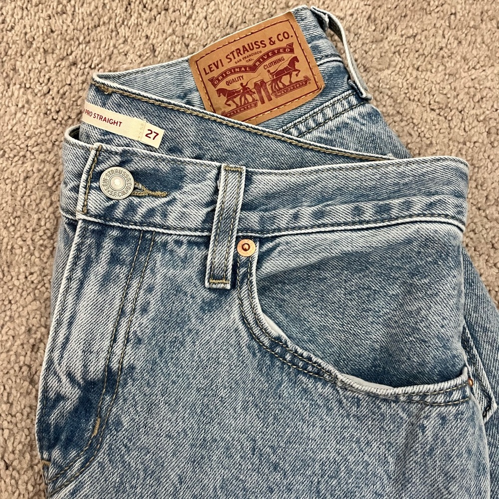 Levi Low Pro Straight leg mid ride Denim Jeans